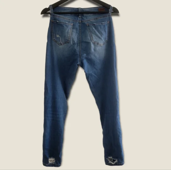 FASHION NOVA DISTRESSED JEANS - Picture 3 of 5